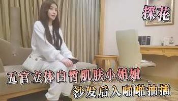 五官立体白皙肌肤小姐姐