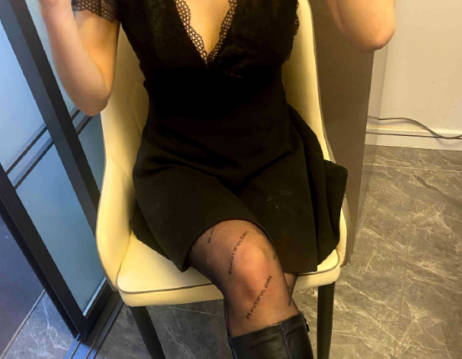 海角社区.兄弟的老婆借了我钱为了抵债约操厨房口交吐了一地